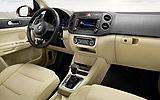 Volkswagen Golf Plus. Modelo 2009. Imagen. Interior. Salpicadero. Volante. Consola central. Palanca de cambios autom&aacute;tica. Navegador. Asientos.