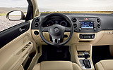 Volkswagen Golf Plus. Modelo 2009. Imagen. Interior. Salpicadero. Mandos en el volante. Consola central. Palanca de cambios autom�tica. Navegador. Asientos.