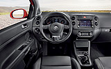 Volkswagen Golf Plus. Modelo 2009. Imagen. Interior. Salpicadero. Mandos en el volante. Consola central. Palanca de cambios manual. Navegador. Asientos.