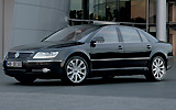 Volkswagen Phaeton. Modelo 2009. Imagen. Exterior. Frontal lateral. Parado. Carretera. Negro.