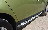 Volvo XC60. Modelo 2009. Imagen. Detalle de la estribera. Color verde lima metalizado.