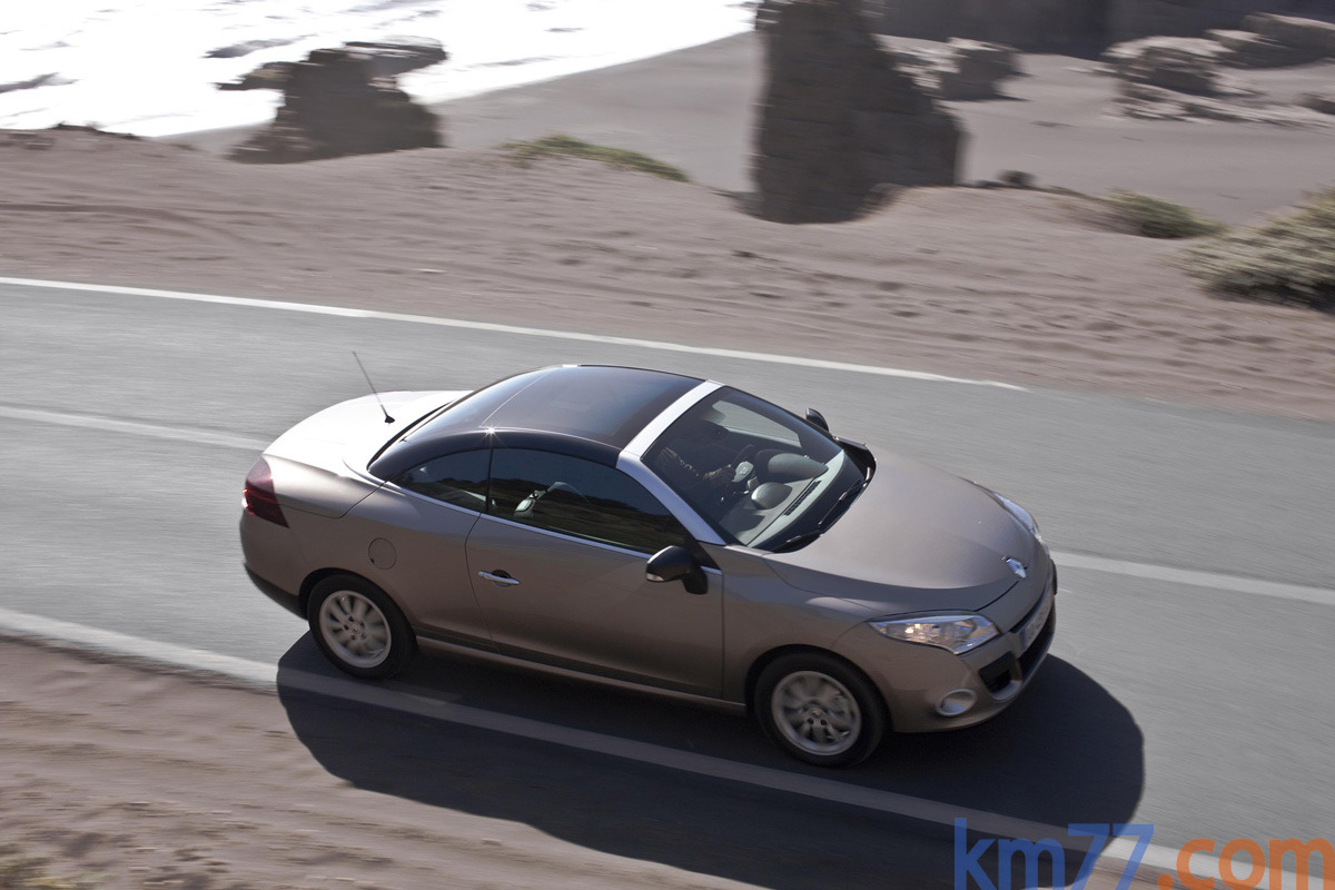 Renault M&eacute;gane Gama M&eacute;gane Coup&eacute;-Cabriolet Gama M&eacute;gane Coup&eacute;-Cabriolet Descapotable Gris Casiopea Exterior Frontal-Lateral-Cenital 2 puertas