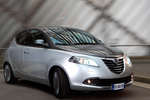 Lancia Ypsilon Gama Ypsilon Gama Ypsilon Turismo Bicolor Gris Piombo/Gris Argento Exterior Lateral-Frontal 5 puertas