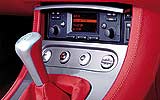 Detalle del sistema radio-navegador-tel&eacute;fono