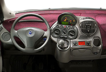 http://www.km77.com/marcas/fiat/multipla_02/0primera/med/05.jpg
