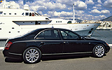 Maybach 57 S. Modelo 2006. Imagen exterior. Lateral. Coche parado. Carretera.