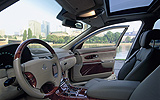 Maybach 57 S. Modelo 2006. Imagen interior. Volante. Asientos. Piel beige. Techo solar.