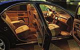 Maybach 57 S. Modelo 2006. Imagen interior. Asientos delanteros y traseros. Piel marr�n. Madera.