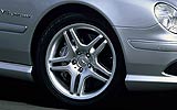 Detalle de la rueda delantera del CL 55 AMG