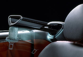 Sistema autom&aacute;tico para acercar el cintur&oacute;n al asiento