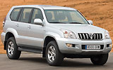 Toyota Land Cruiser. Modelo 2009. R-Edition. Imagen. Exterior. Lateral frontal. Coche parado. Carretera. Gris.