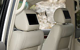 Toyota Land Cruiser. Modelo 2009. R-Edition. Imagen. Interior. Pantallas en reposacabezas de asientos delanteros.