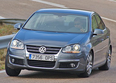 http://www.km77.com/marcas/volkswagen/2006/jetta/tdi140-p/med/04.jpg