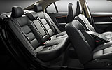 Volvo S80. Modelo 2009. Imagen interior. Asientos delanteros y traseros. Cuero negro.