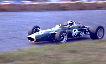 Jim Clark (Lotus 49) en la primera victoria de un motor Cosworth en Fórmula 1