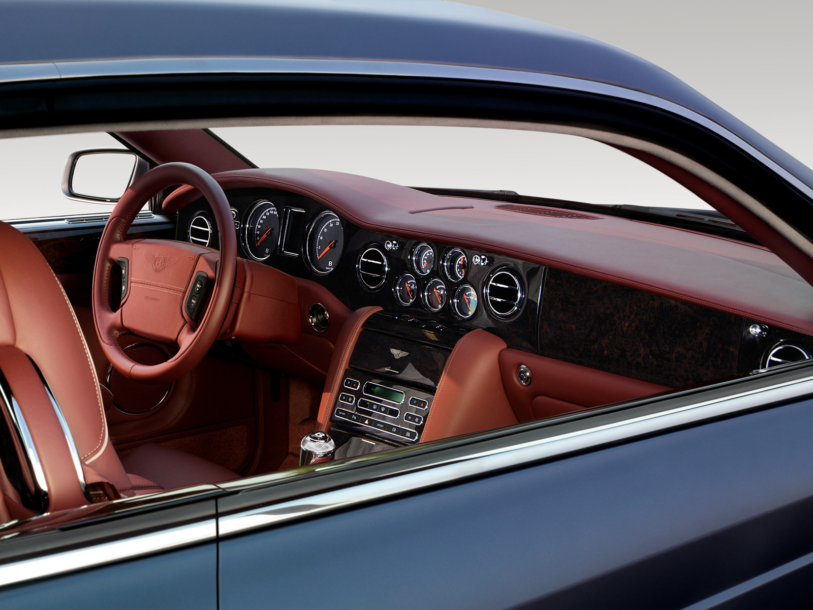 Bentley Brooklands. Modelo 2008. Imagen grande. Interior. Volante. Salpicadero. 