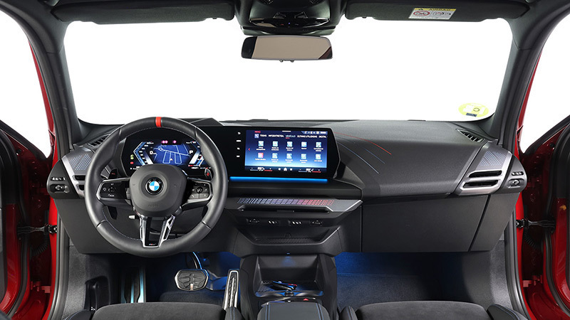 BMW M135 xDrive (2025) - Imágenes interiores Foto de - bmw serie-1 2025