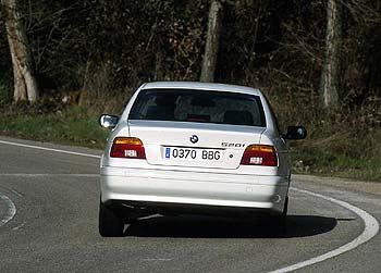 BMW Serie 5 520i (2001)  Cómodo por suspensión y ruido 