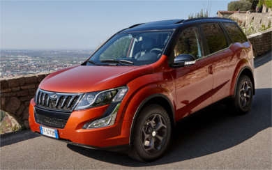 Foto Mahindra XUV 500 4x2 W6 (2017-2019)