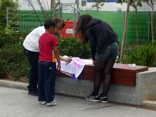 Camisetas Pintadas 3. Plaza Santo Domingo. Madrid. Camisetas Pintadas 3. Plaza Santo Domingo. Madrid.