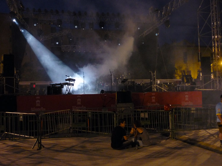 Concierto, Los Secretos. Murcia. Espera en primera fila. Concierto, Los Secretos. Murcia. Espera en primera fila.