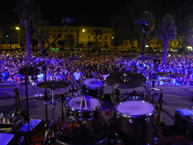 Los Secretos. Concierto en Murcia. Desde batería. Los Secretos. Concierto en Murcia. Desde batería.