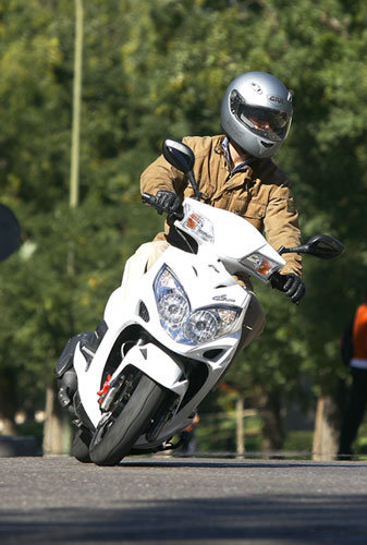 KYMCO G5 125i en movimiento