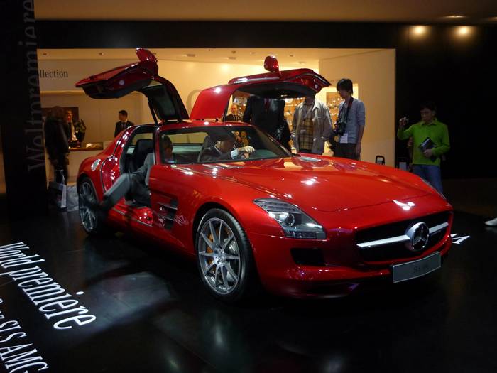 Mercedes-Benz SLS AMG. Subir y bajar.