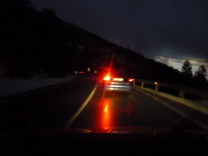 Luz antiniebla posterior encendida.