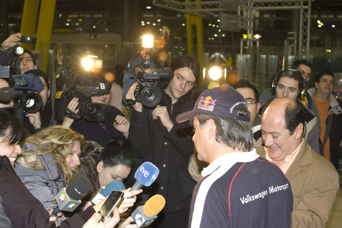 Carlos Sainz responde a los periodistas