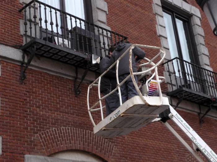 Detalle. Sustitución de bombilla. Ministerio de Asuntos exteriores