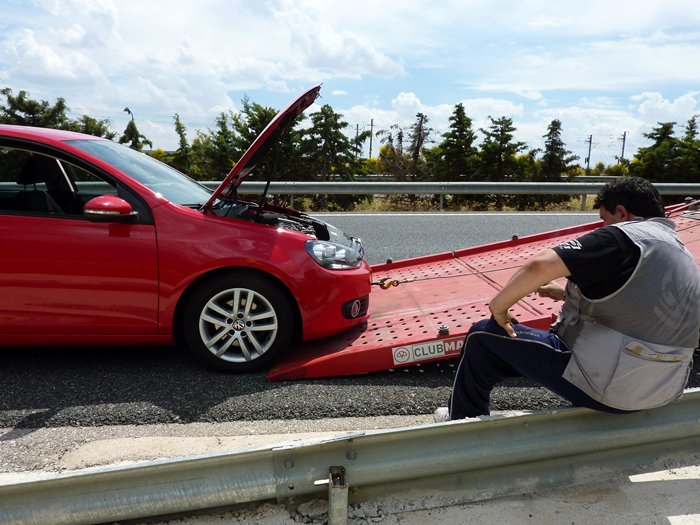 Quería subir el coche a rastras. No le dejé.