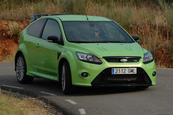 Ford Focus RS. Paso por curva.