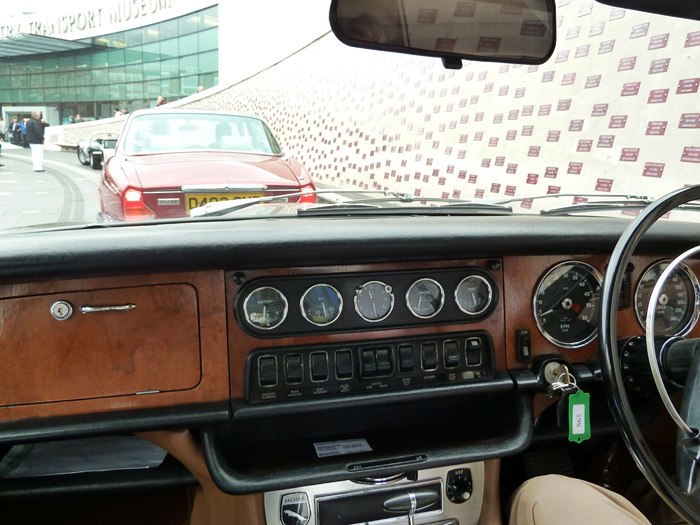 Jaguar XJ6 S1. 1968. Sir William Lyons. Salpicadero.