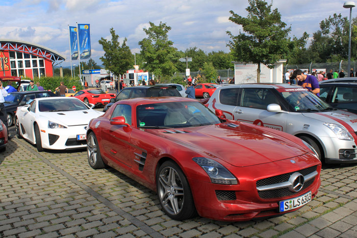 Mercedes-Benz SLS 