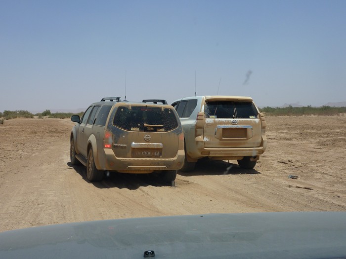 Coches en el desierto. Marruecos.