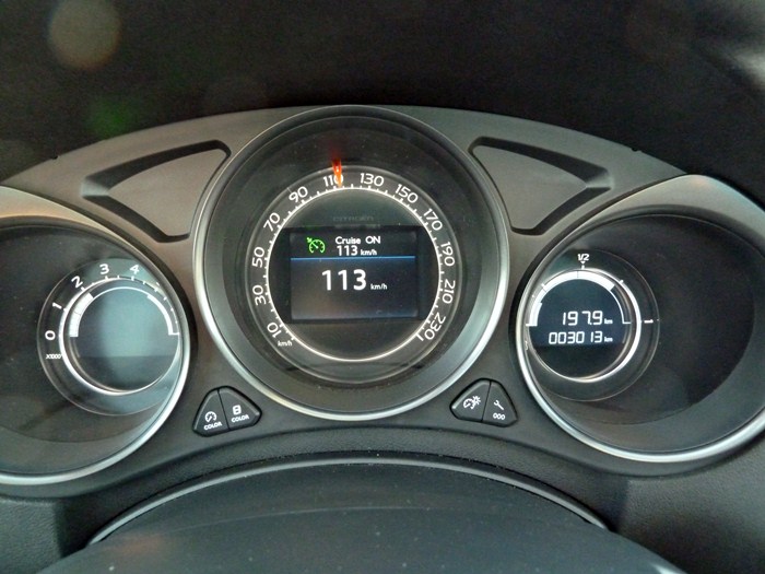 Citroen C4. Instrumentación. Luz blanca.