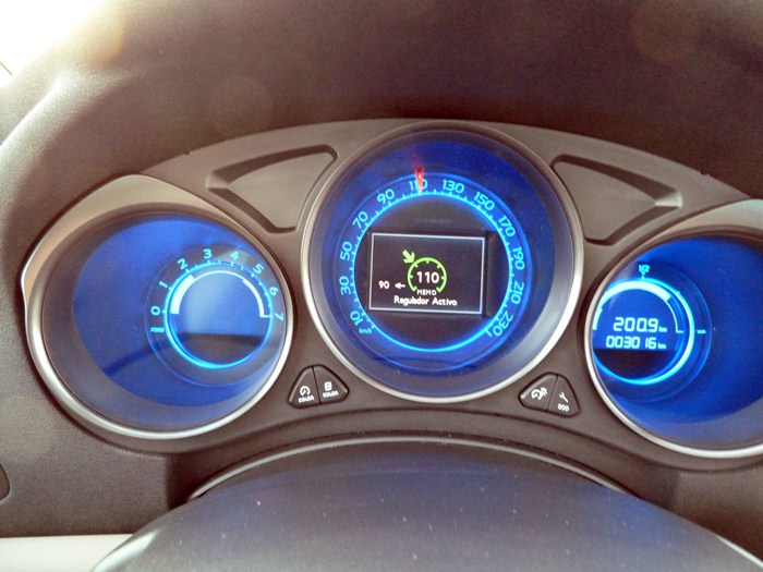 Citroen C4. Instrumentación. Azul, azul y azul