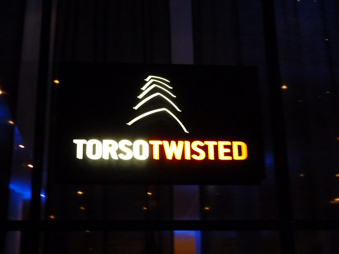 Salida del rascacielos Torso Twisted Salida del rascacielos Torso Twisted