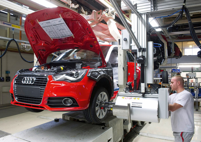 El público, las marcas y la prensa del motor