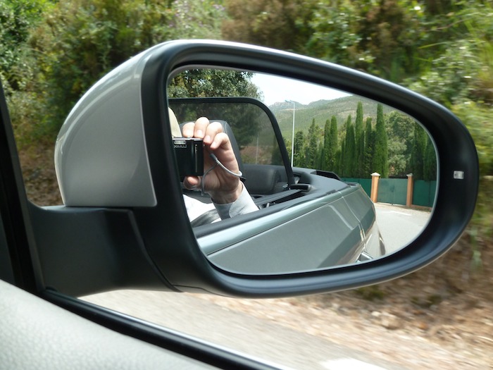 Aleta de tiburón retráctil