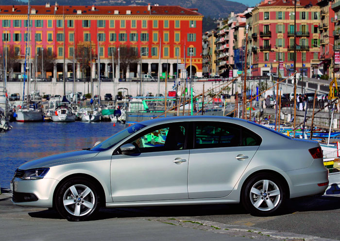 Volkswagen Jetta 1.6-Tdi 105 CV BMT. Lateral. Prueba de consumo