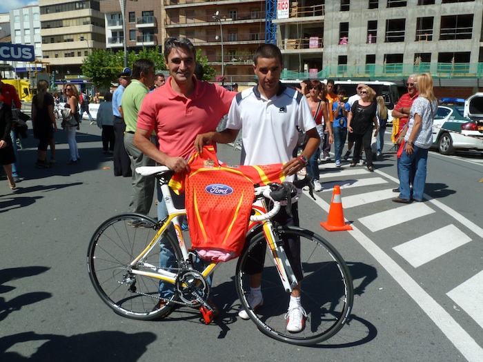 Bicicleta firmada por Miguel Induráin. Para Miguel y Manuel Vicente