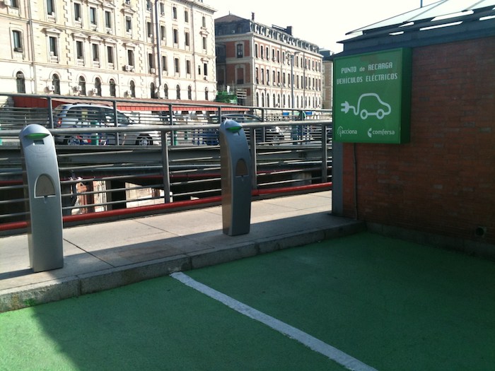 Estación de Atocha. Acciona- Recarga. Vehiculos electricos