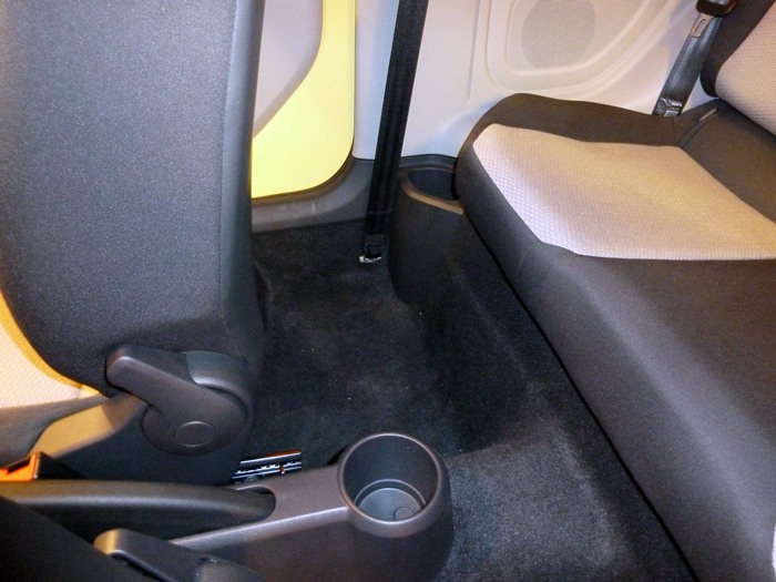 Seat Mii. Portalatas y portabotellas