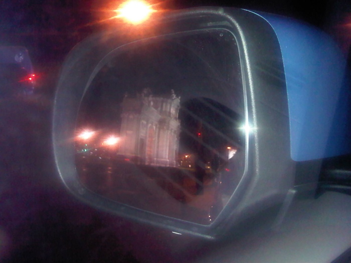 Retrovisor Nissan Leaf. Puerta de Alcala