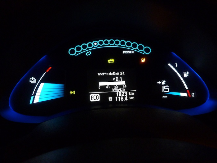 Nissan Leaf. En modo ECO. Recorrido 120. Reserva. Cuadro instrumentación