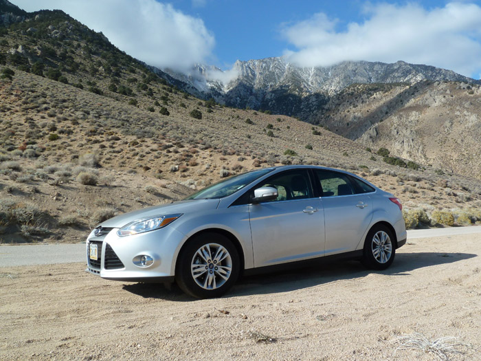 Ford Focus. Lone Pine. California. Vista Lateral