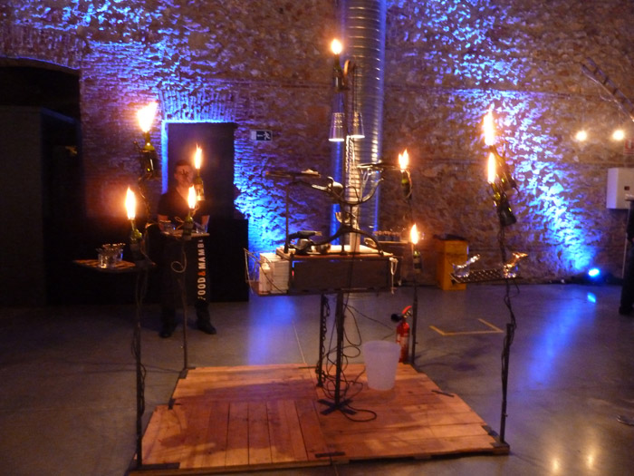 Renault Twizy. Exposición de arte. Puesto de comida