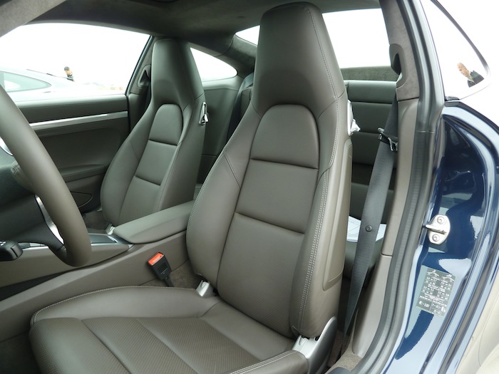 Porsche 911 Carrera. Azul Oscuro Metalizado. Cuero Natural Expresso